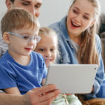 Utilisation d’internet : les bonnes manières pour apprendre ses enfants